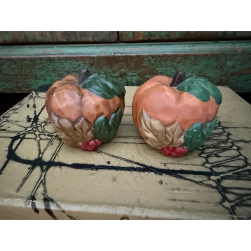 House of Lloyd Christmas Around The World  Pumpkin Salt & Pepper Shakers